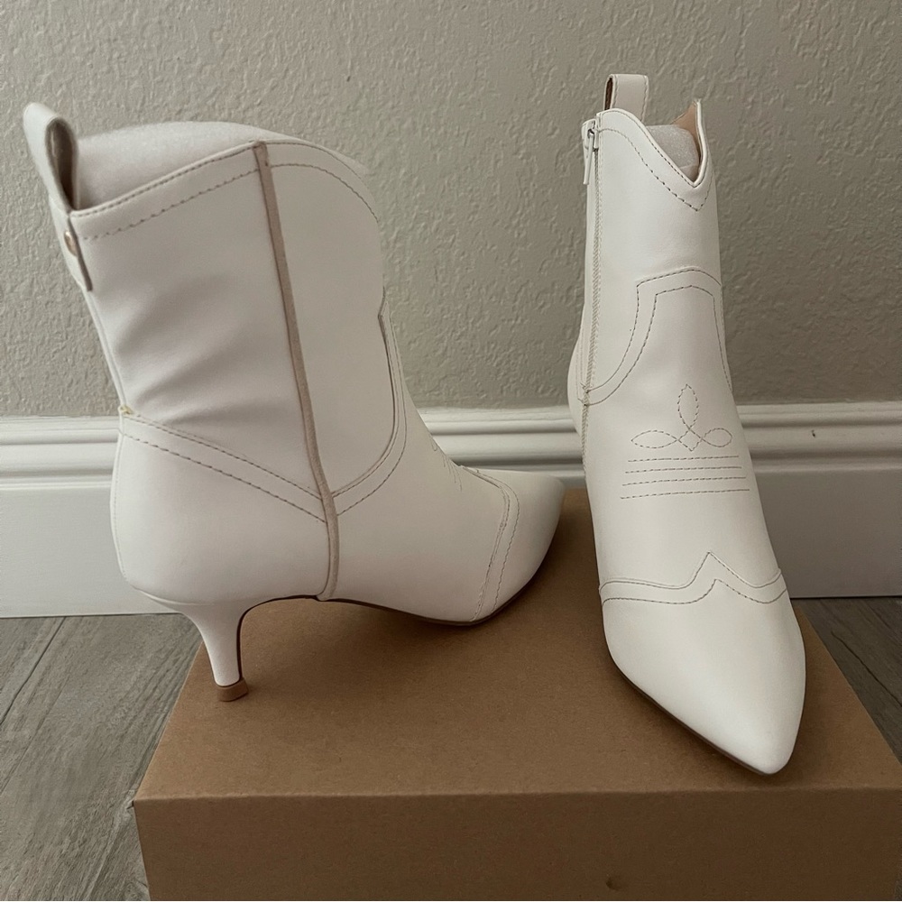 Western Boot Pointed Toe White size 6.5